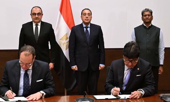 رئيس الوزراء يشهد توقيع عقد تشغيل فندق الكونتيننتال التاريخي وسط القاهرة بعلامة "تاج" العالمية