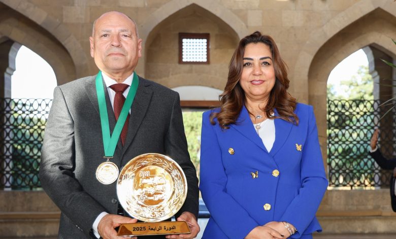 وزيرة التنمية المحلية تهنئ محافظ القاهرة لفوزه بجائزة أفضل محافظ عربي