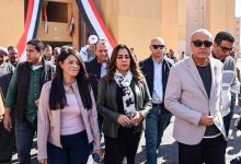 وزيرتا التخطيط والتنمية المحلية ومحافظ الأقصر يشهدون تسليم 100 وحدة سكنية للمواطنين بالمرحلة الثانية من إسكان الطود