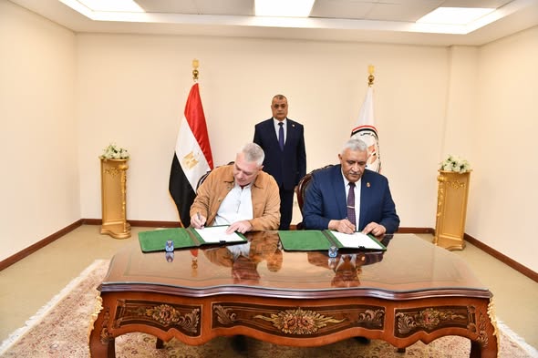 وزير الإنتاج الحربي يشهد مراسم توقيع عقد للتعاون المشترك في مجال التصنيع العسكري
