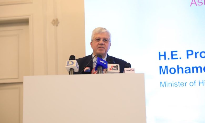 وزير التعليم العالي يشهد توقيع اتفاق شراكة بين المجلس الأعلى للمستشفيات الجامعية وشركة أسترازينيكا مصر