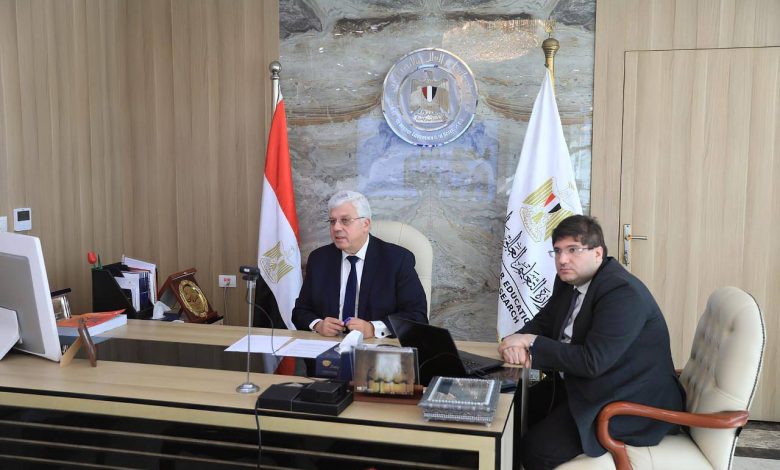وزير التعليم العالي يعقد اجتماعًا مع المستشارين الثقافيين بالمكاتب والمراكز الثقافية المصرية بالخارج