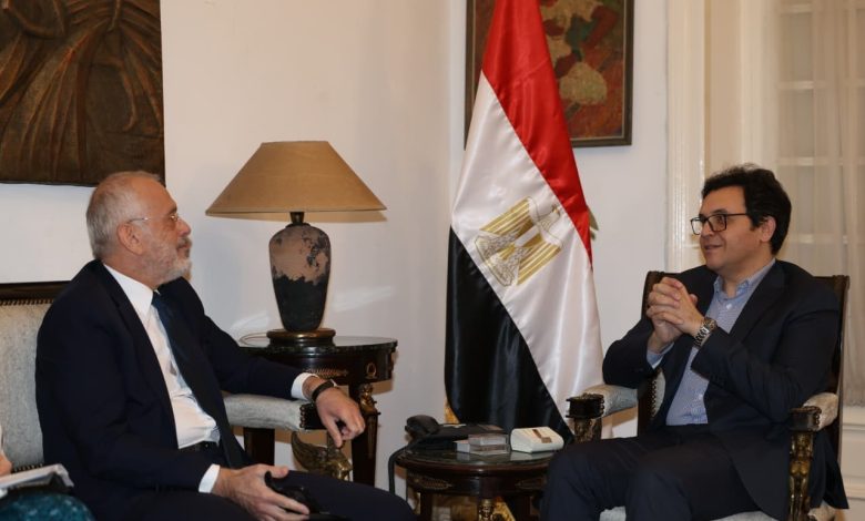 وزير الثقافة يلتقي سفير اليونان بالقاهرة لبحث تعزيز التعاون الثقافي والفني بين البلدين