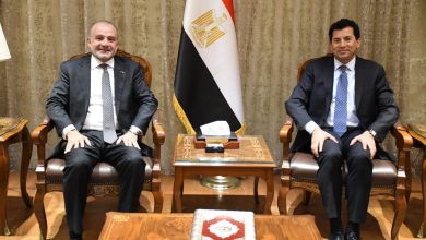 وزير الشباب والرياضة يستقبل رئيس الاتحاد الدولي للسلاح المهندس عبد المنعم الحسيني