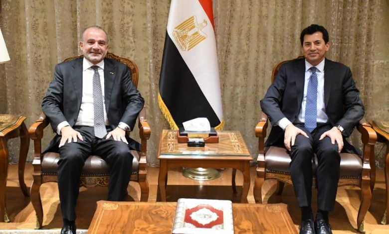 وزير الشباب والرياضة يستقبل رئيس الاتحاد الدولي للسلاح المهندس عبد المنعم الحسيني