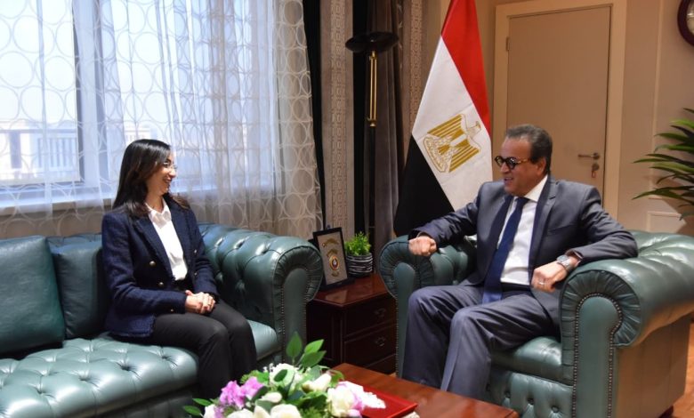 وزير الصحة يتابع مع محافظ البحيرة إنجاز المشروعات الصحية ويبحث التوسع في الخدمات