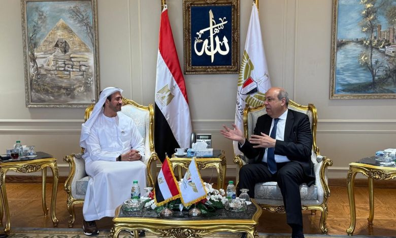 وزير الطيران يبحث مع رئيس مجموعة أبوظبي للطيران