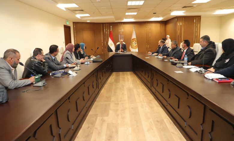 وزير العمل يجتمع بمتابعي الأحكام لاستعراض سير تنفيذ المحاضر وتذليل التحديات