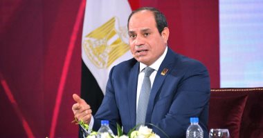 الرئيس السيسي يستقبل بمدينة العلمين لاعبي المنتخب الوطني لكرة القدم والجهازين الفني والإداري