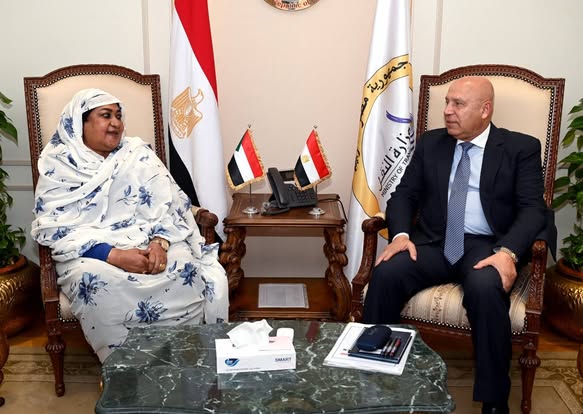 الوزير يبحث مع وزيرة الصناعة والتجارة السودانية سبل تعزيز التعاون بين البلدين في مجالات التكامل الصناعي والتجاري