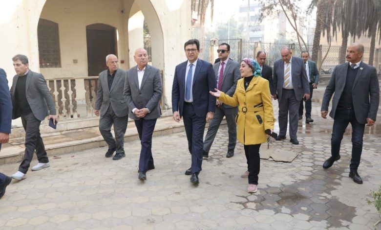 جولة مفاجئة لوزير الثقافة ومحافظ القاهرة بقصر ثقافة عين حلوان للوقوف على أوضاع القصر وخطط تطويره العاجلة