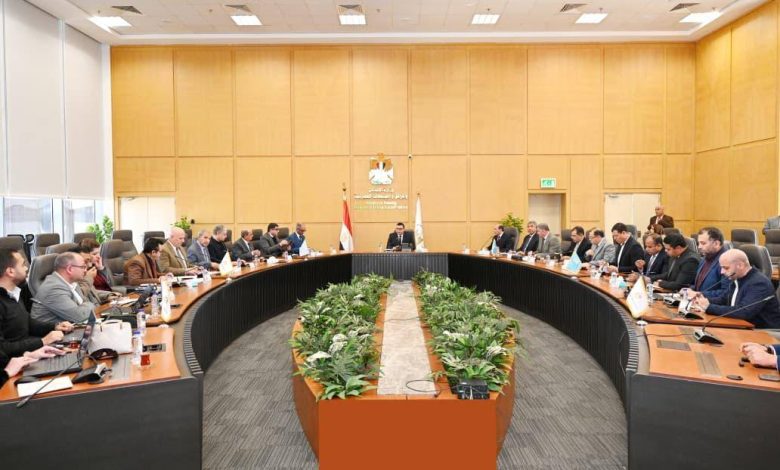 شربيني يعقد اجتماعاً لمتابعة موقف مشروعات المبادرة الرئاسية حياة كريمة