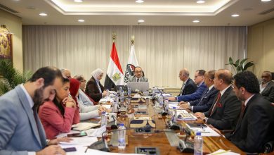 شيمي يتابع مؤشرات الأداء وموقف المشروعات الفندقية والسياحية والتجارية