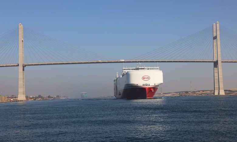 قناة السويس تشهد عبور سفينة الحاويات العملاقة CMA CGM JACQUES SAADE