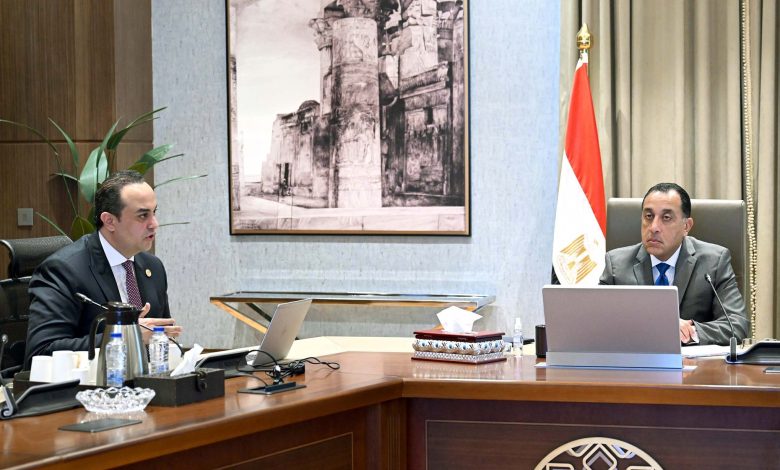 مدبولي يُتابع مع رئيس هيئة الرعاية الصحية استعدادات المرحلة الثانية للتأمين الصحي الشامل