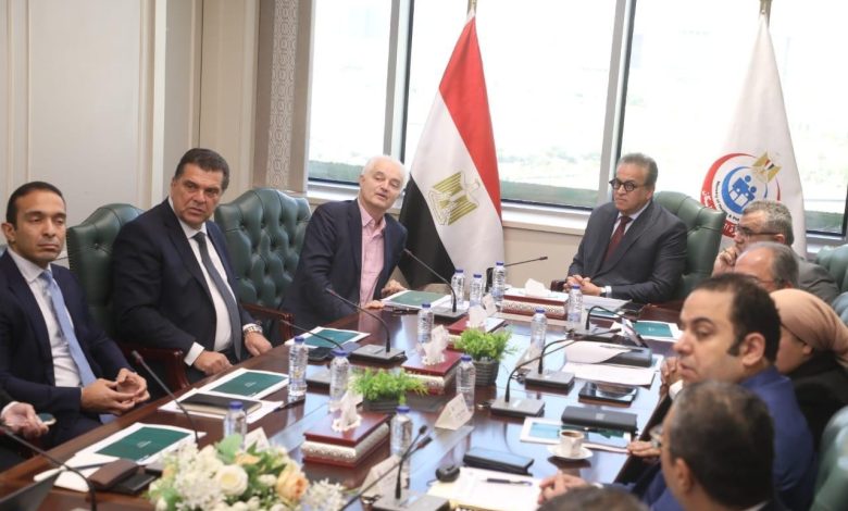 وزير الصحة يعقد اجتماعًا مع وفد مجموعتي Curagita وACH لمناقشة سبل التعاون المشترك في مشروع مدينة النيل الطبية