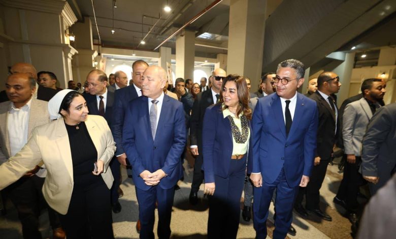وزيرا التموين والتنمية المحلية ومحافظ القاهرة يفتتحون سوق ومعرض مستلزمات الأسرة والسلع الغذائية المخفضة