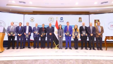 وزيرة التضامن الاجتماعي ومحافظ الوادي الجديد يشهدان توقيع 5 بروتوكولات