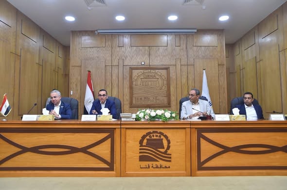 الخطيب: زيادة عدد العاملين بفرع الهيئة العامة للاستثمار بمحافظة قنا