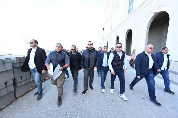 وزير الإسكان يتفقد مشروع "كوبري C19" والمدينة التراثية بالعلمين الجديدة