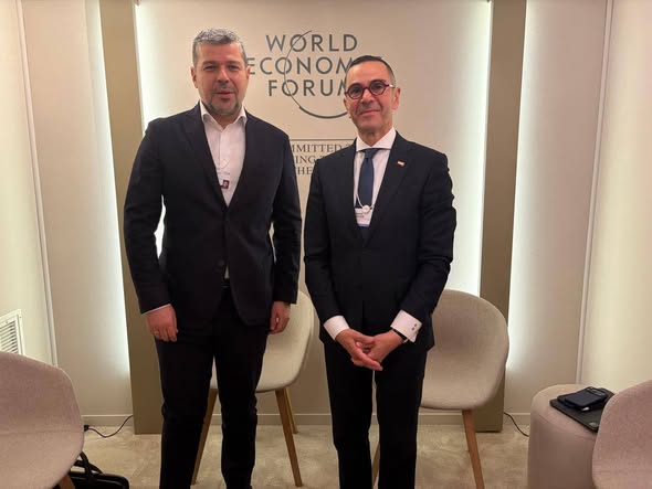 الخطيب يلتقى الرئيس التنفيذي لشركة أكوا باور (ACWA Power) لبحث تعزيز التعاون في مجالات الطاقة المتجددة وتحلية المياه والهيدروجين الأخضر