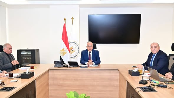 سويلم يتابع موقف المشروعات المائية الجاري تنفيذها في إطار مبادرة حياة كريمة