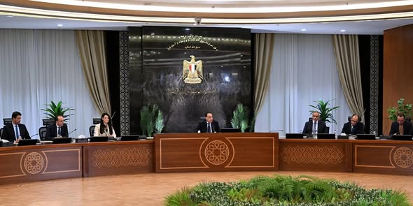 مدبولي: الفترة المقبلة ستشهد توجيه أولوية في الخطط الاستثمارية للدولة المصرية إلى مشروعي "التأمين الصحي الشامل" و"حياة كريمة"