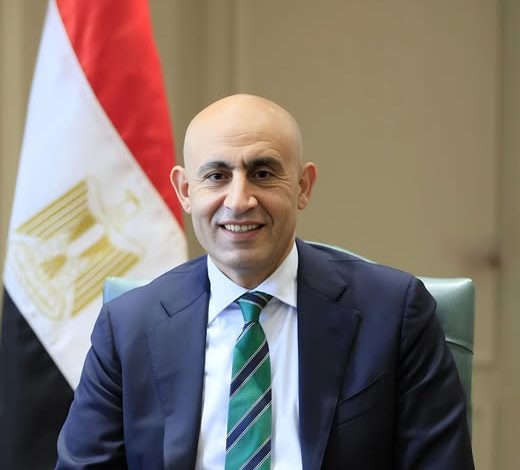 عبد اللطيف يصدر كتابًا دوريًا بشأن تكليف معلمي الدفعة الثانية من المبادرة الرئاسية "١٠٠٠ مدير مدرسة"