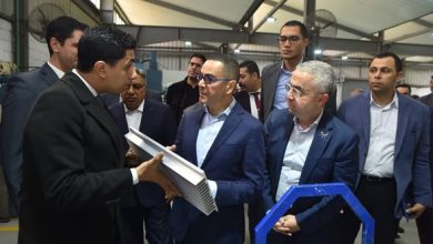الخطيب يتفقد عدد من المصانع العاملة بالمنطقة الاستثمارية بميت غمر ويتفقد معرضًا لمنتجات مصانع المنطقة