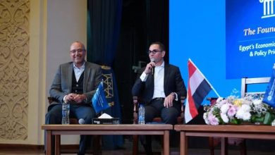 الخطيب يشارك في جلسة نقاشية بالجامعة الأمريكية حول الرؤية الاقتصادية والقيادة الاستراتيجية