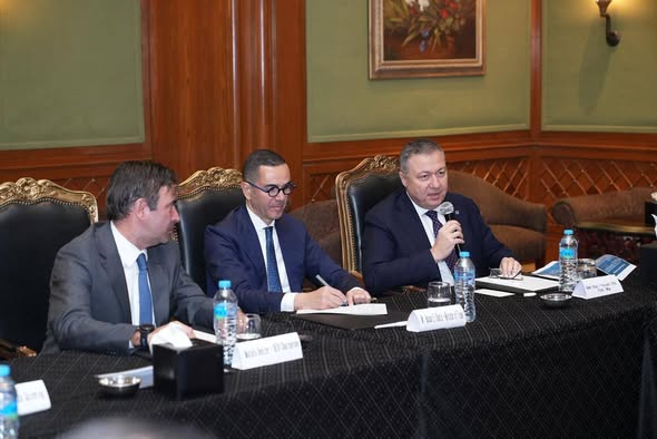 الخطيب يشارك في مائدة مستديرة مع ممثلي شركات صناعة الدينيم والنسيج التركية