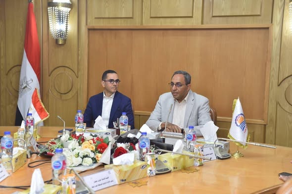 الخطيب يناقش مع محافظ قنا فرص الاستثمار بالمحافظة