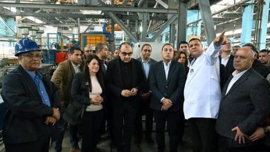 مدبولي يتفقد خط الإنتاج الجديد لـ "السلك" بشركة مصر للألومنيوم بطاقة 60 ألف طن سنويًا