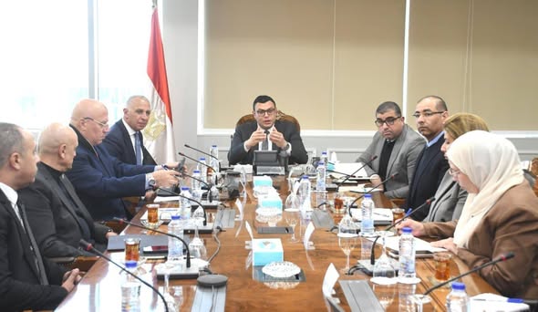 الشربيني يعقد اجتماعًا مع مسئولي شركة السويدي لدفع العمل بالمشروعات التي تنفذها الشركة بالمدن الجديدة