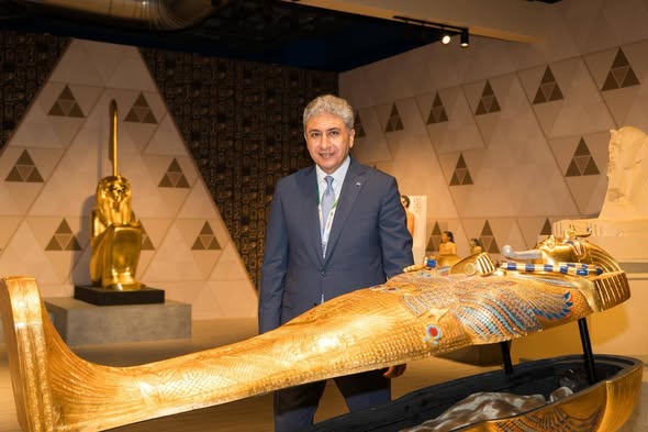 فتحي يفتتح معرض الملك الشاب توت عنخ آمون بالجناح المصري المُشارك بالمعرض السياحي الدولي FITUR 2026