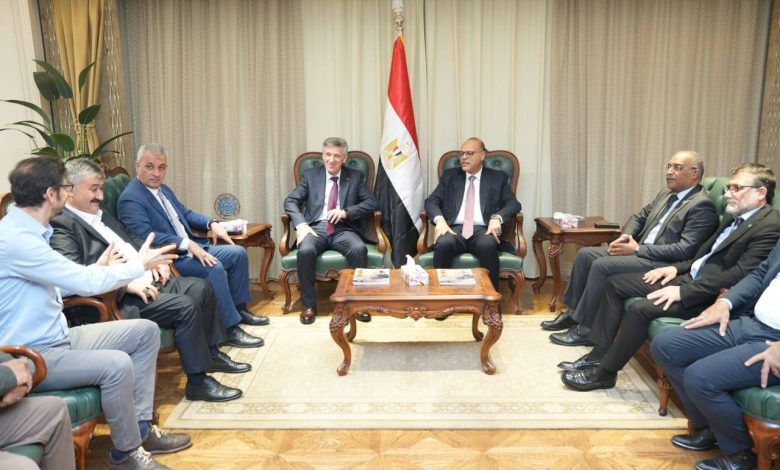 جبران يستقبل وفد نقابة العاملين بالبترول بتركيا لتعزيز التعاون والتواصل النقابي