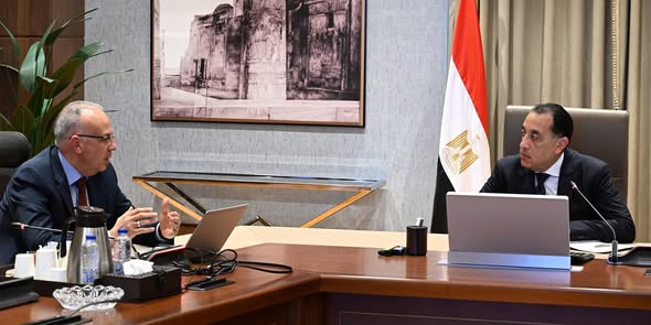 رئيس الوزراء يتابع مع وزير الري عددا من ملفات عمل الوزارة