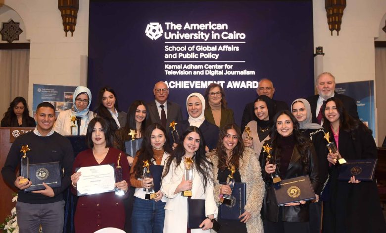 رئيس قطاع الإعلام والاتصال يشارك في حفل تخرج الدفعة 34 لمركز كمال أدهم للصحافة