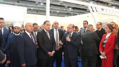 رئيس مجلس الوزراء يتفقد جناح هيئة الرقابة المالية بمعرض القاهرة الدولي للكتاب