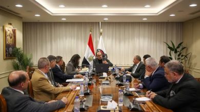 شيمي يلتقي ممثلي غرفتي صناعة الملابس الجاهزة والصناعات النسيجية والمجلس التصديري للملابس لبحث سبل تعزيز التعاون