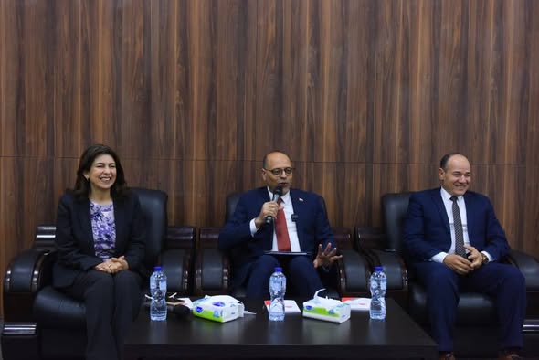 في الجامعة المصرية الصينية.. وزير العمل يُسلِّم 20 عقد عمل لذوي الهمم.. ويُطلق ندوة توعوية بشأن «قانون العمل الجديد»