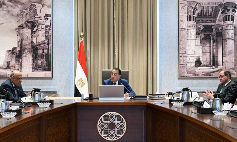 مدبولي يتابع الموقف التنفيذي للمشروعات في قطاع الطاقة وجهود جذب المزيد من الاستثمارات