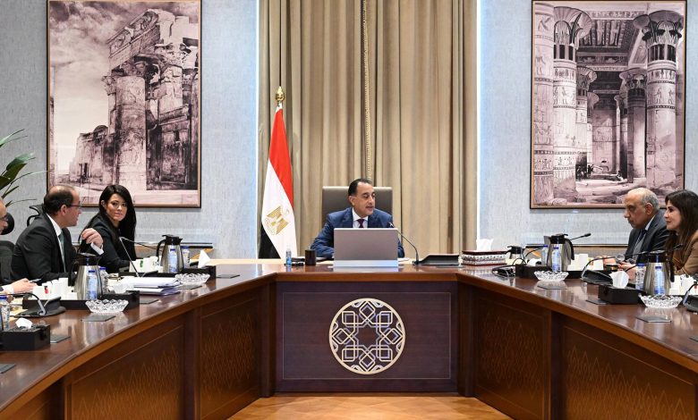 مدبولي يتابع موقف توافر التمويل المطلوب لمشروعات الكهرباء ودعم الشبكة القومية لاستيعاب الطاقات المتجددة