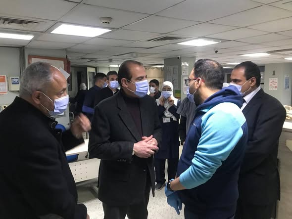 نائب وزير الصحة يتفقد منشآت طبية بالجيزة ويوجه بإحالة إدارة مستشفى إمبابة العام والمتغيبين للتحقيق