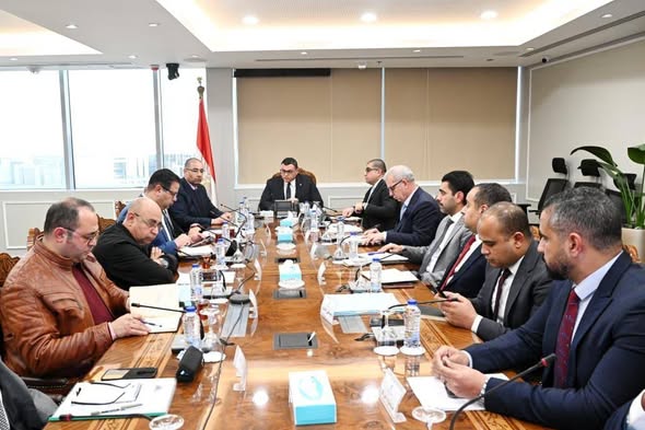وزير الإسكان يتابع موقف مشروعات المرافق بالأراضي المضافة لعدد من المدن الجديدة