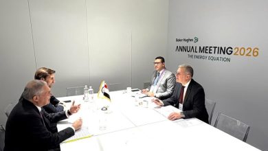 وزير البترول يبحث مع رئيس سايبم الإيطالية تعزيز التعاون بمشروعات تنمية الحقول والتحول الطاقي