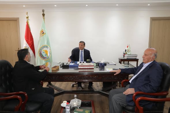 وزير الزراعة يستقبل رئيس اتحاد منتجي الدواجن لبحث استقرار وتوازن الأسعار وما تم تداوله حول ارتفاع أسعار الكتاكيت
