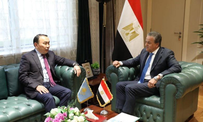 وزير الصحة يستقبل سفير كازاخستان لبحث التعاون في القطاع الصحي وتكنولوجيا تصنيع الأدوية