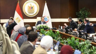 وزير الصحة يناقش الخطة الاستثمارية لوزارة الصحة ويتابع مستجدات المرحلتين الثانية والثالثة من منظومة التأمين الصحي الشامل