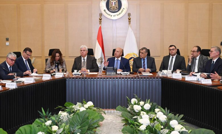 وزير الصناعة والنقل يترأس الاجتماع السابع والثلاثين للمجموعة الوزارية للتنمية الصناعية